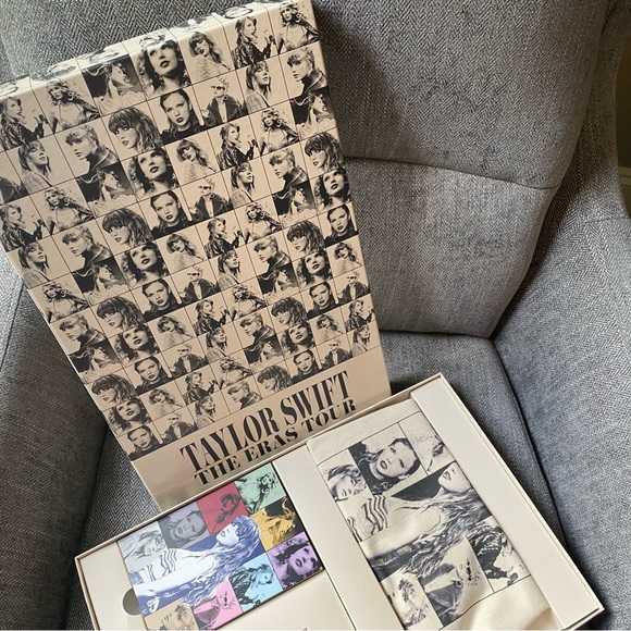 Taylor Swift Eras Tour VIP package **POSTCARD SET ONLY** - Picture 2 of 2